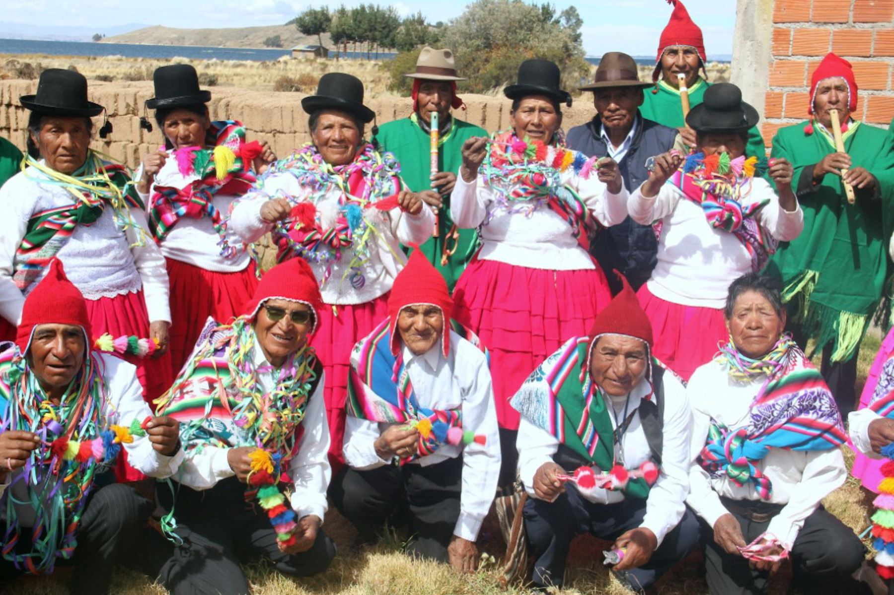 Adultos mayores de Perú y Bolivia celebran encuentro de saberes ancestrales en frontera