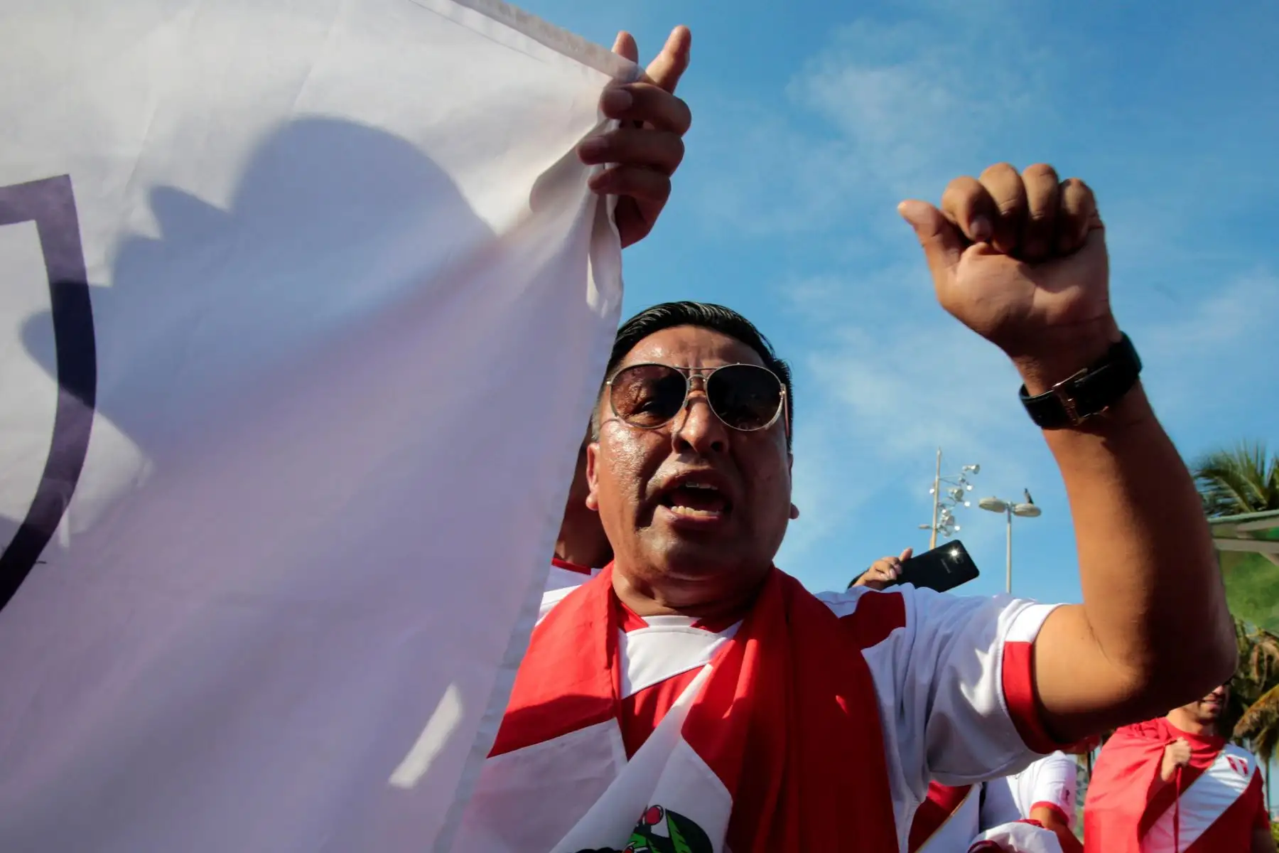 Aficionados peruanos antes del inicio del partido por el grupo A de la Copa América entre Perú y Bolivia este martes, en Río de Janeiro. Foto: EFE