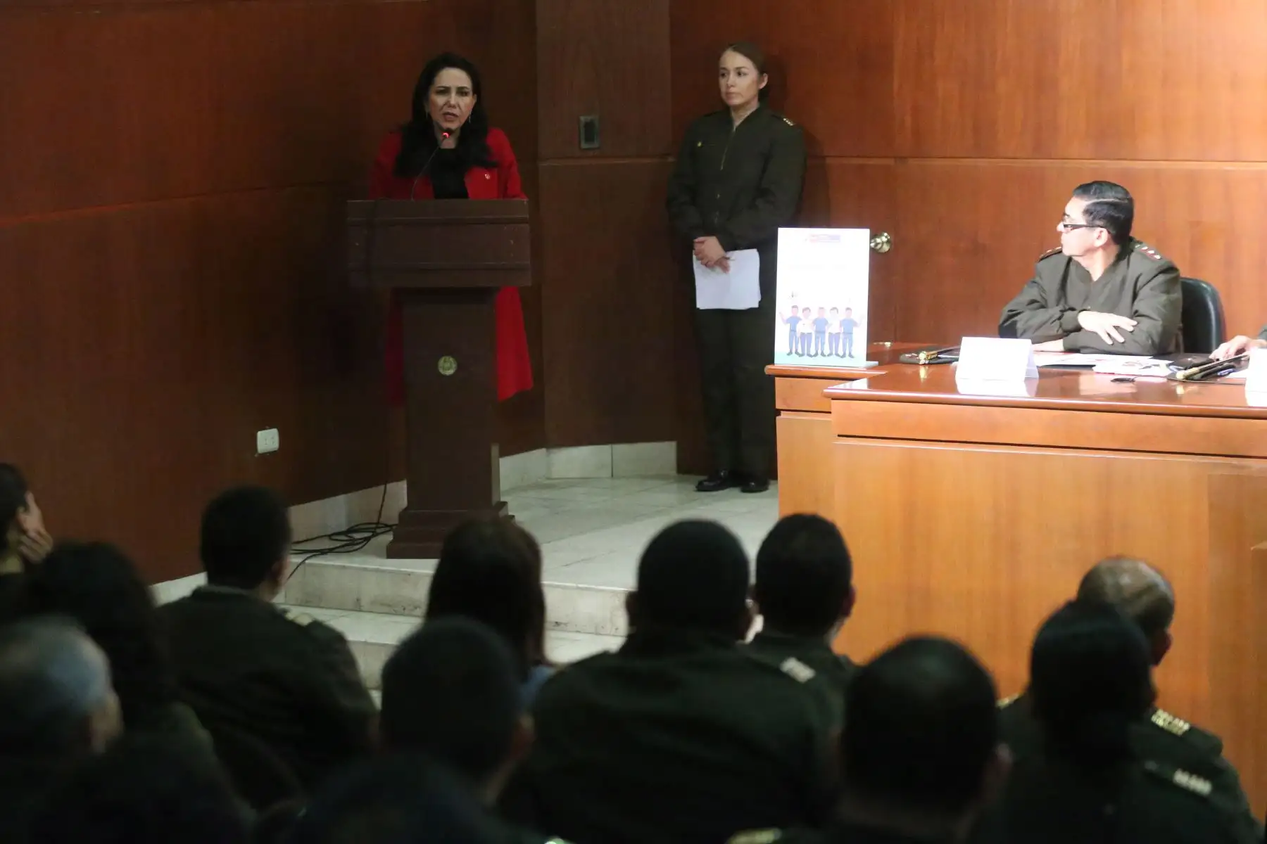Ministra de la Mujer, Gloria Montenegro promueve la campaña “ Hombres por la igualdad” estrategia comunitaria que busca sensibilizar a miembros del Ejercito Peruano frente a la violencia contra la mujer.
Foto: ANDINA/Eddy Ramos