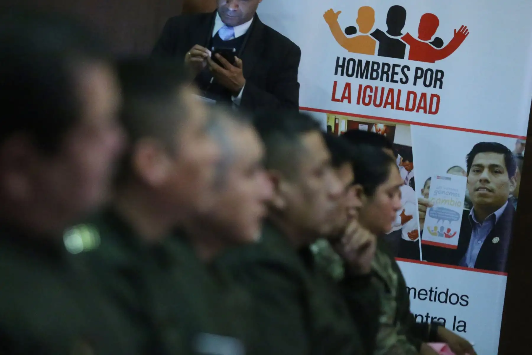 Ministra de la Mujer, Gloria Montenegro promueve la campaña “ Hombres por la igualdad” estrategia comunitaria que busca sensibilizar a miembros del Ejercito Peruano frente a la violencia contra la mujer. Foto: ANDINA/Eddy Ramos