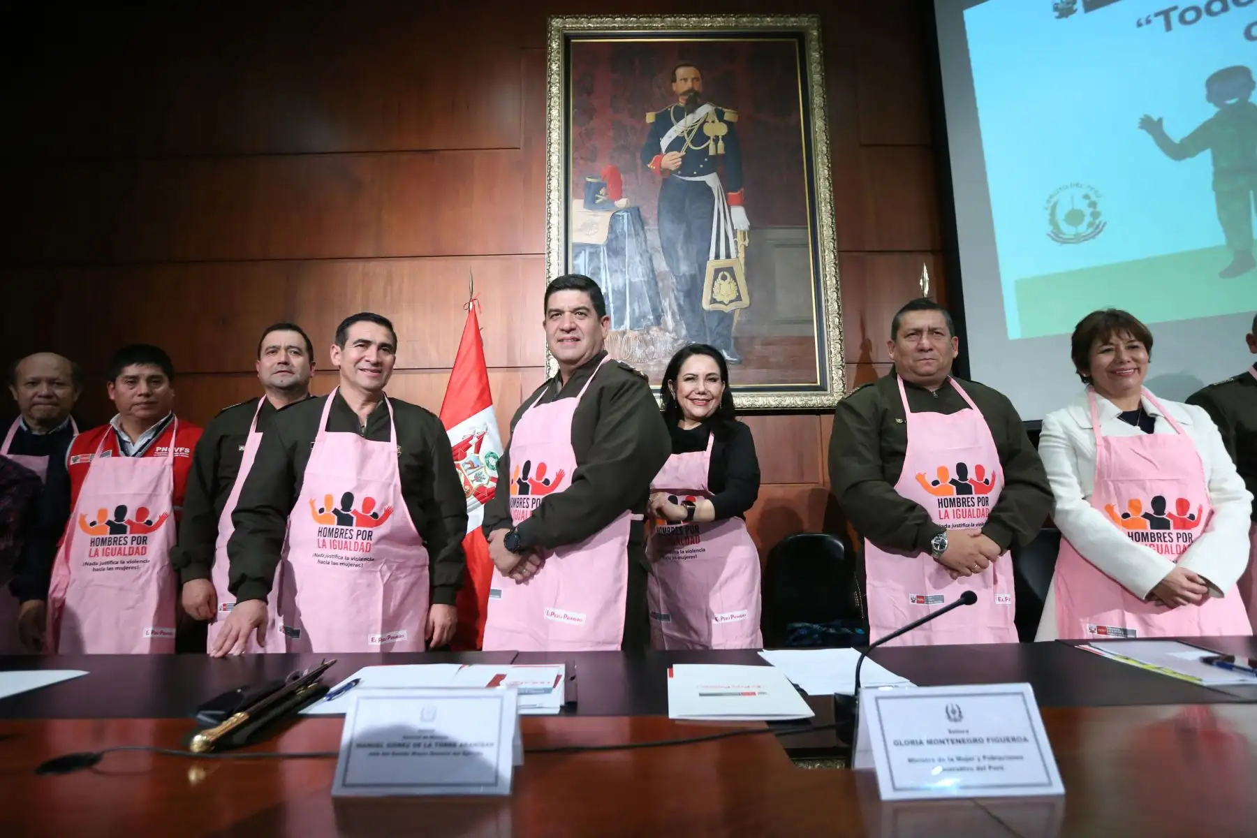 Ministra de la Mujer, Gloria Montenegro promueve la campaña “ Hombres por la igualdad” estrategia comunitaria que busca sensibilizar a miembros del Ejercito Peruano frente a la violencia contra la mujer. Foto: ANDINA/Eddy Ramos