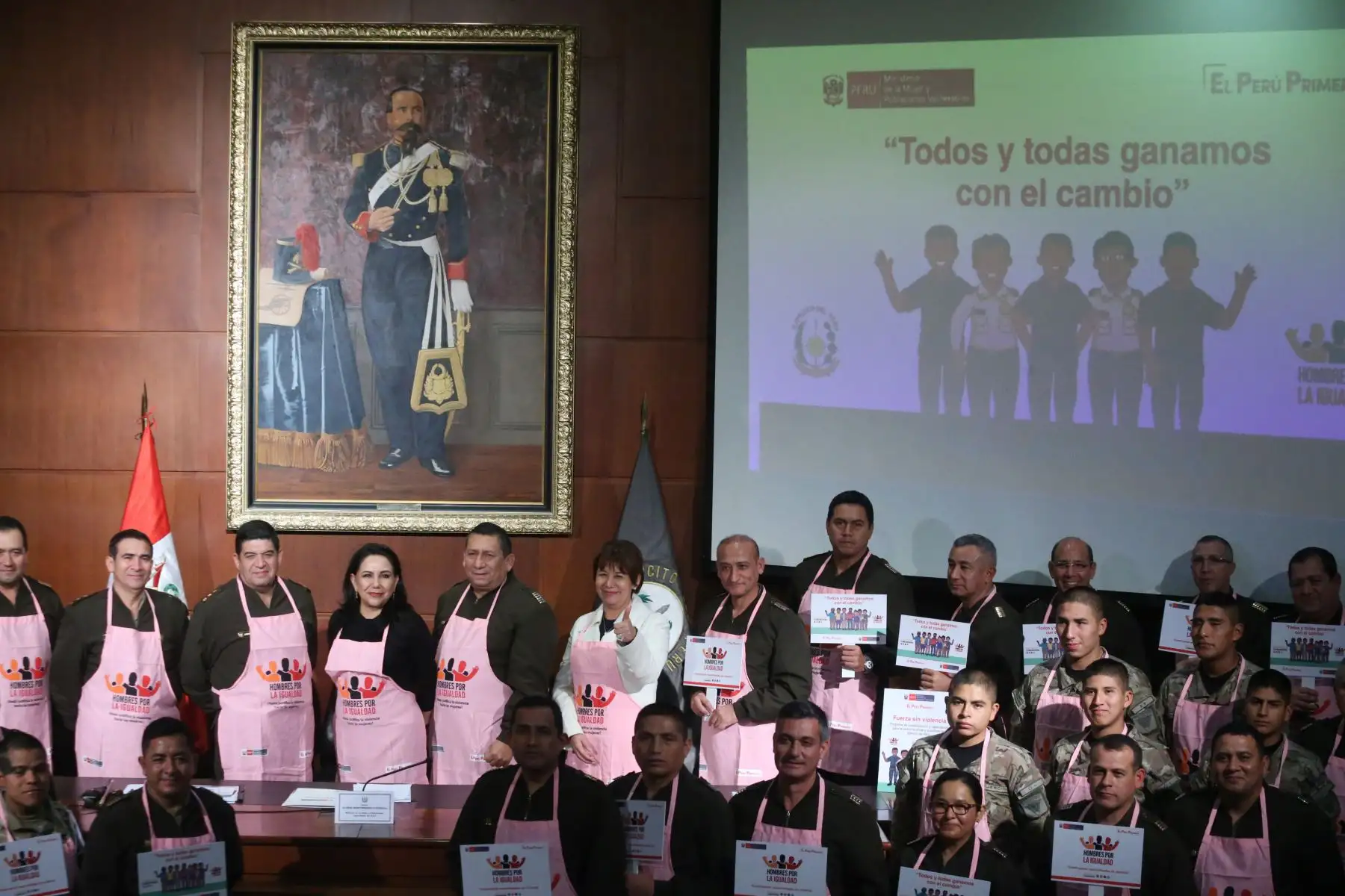 Ministra de la Mujer, Gloria Montenegro promueve la campaña “ Hombres por la igualdad” estrategia comunitaria que busca sensibilizar a miembros del Ejercito Peruano frente a la violencia contra la mujer. Foto: ANDINA/Eddy Ramos