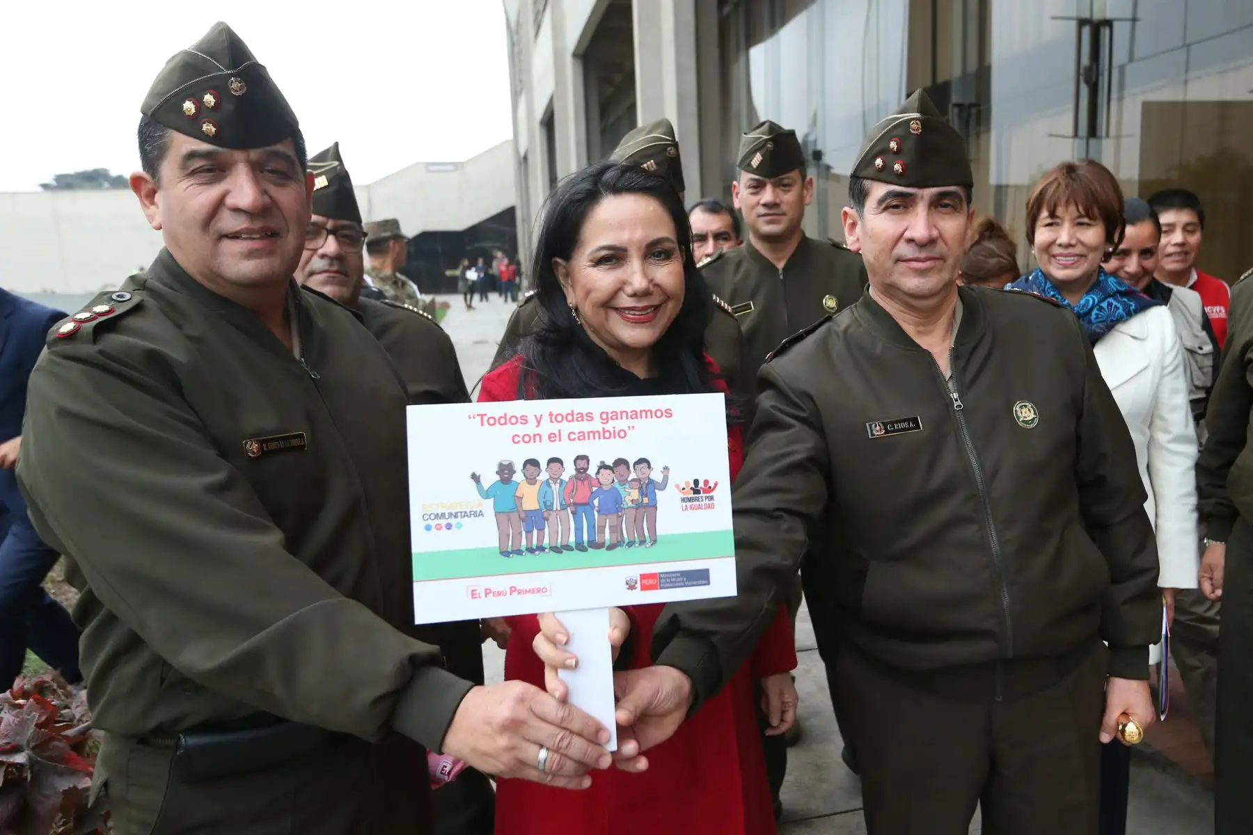 Ministra de la Mujer, Gloria Montenegro promueve la campaña “ Hombres por la igualdad” estrategia comunitaria que busca sensibilizar a miembros del Ejercito Peruano frente a la violencia contra la mujer. Foto: ANDINA/Eddy Ramos