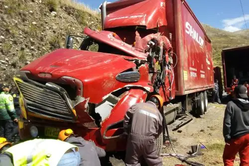 Triple choque deja un muerto y seis heridos en la carretera Central. Foto: Pedro Tinoco