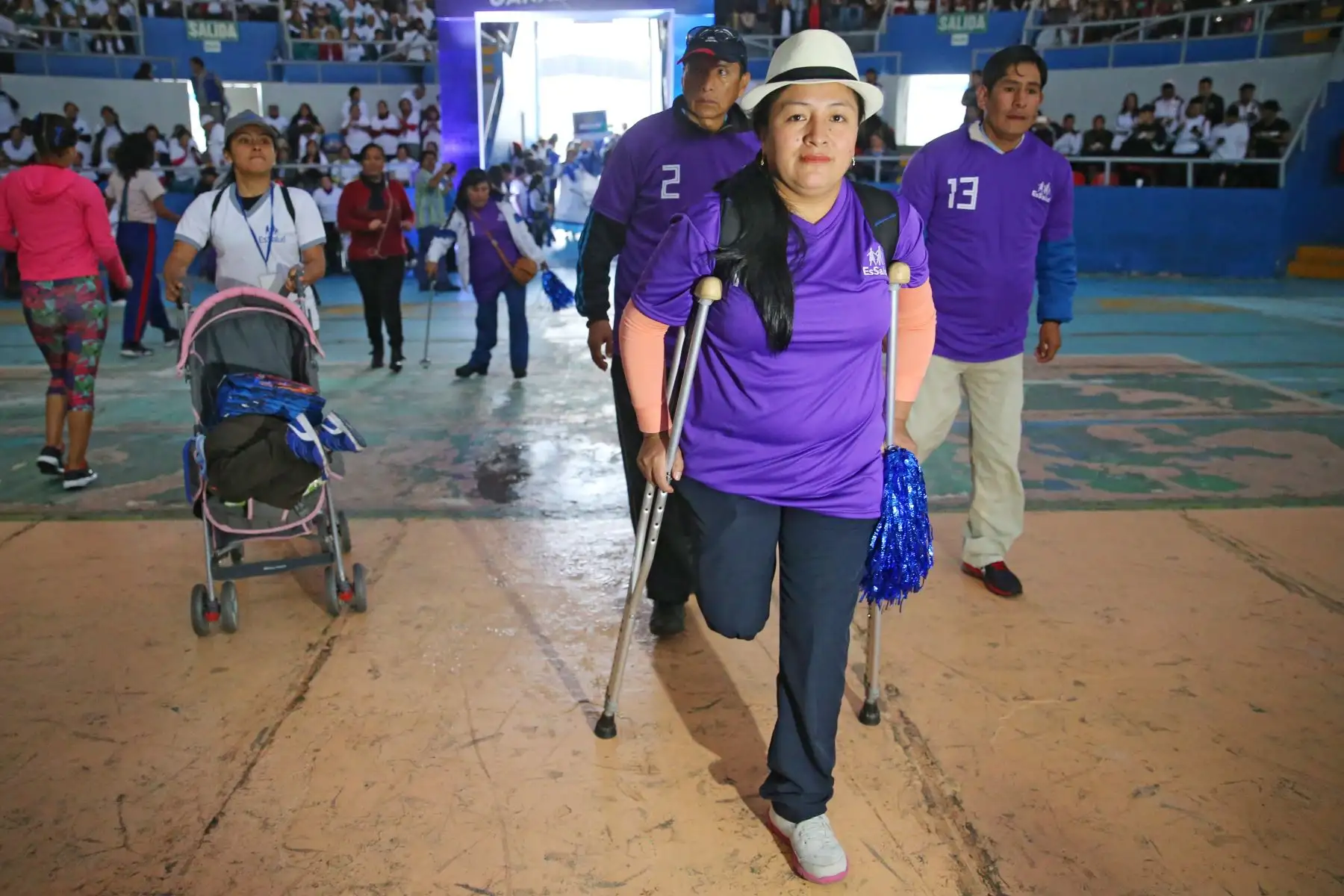 La presidenta ejecutiva de EsaSalud, Fiorella Molinelli  entrega un merecido reconocimiento a deportistas asegurados que participarán en los Juegos Parapanamericanos Lima 2019,
 Foto: ANDINA/Vidal Tarqui