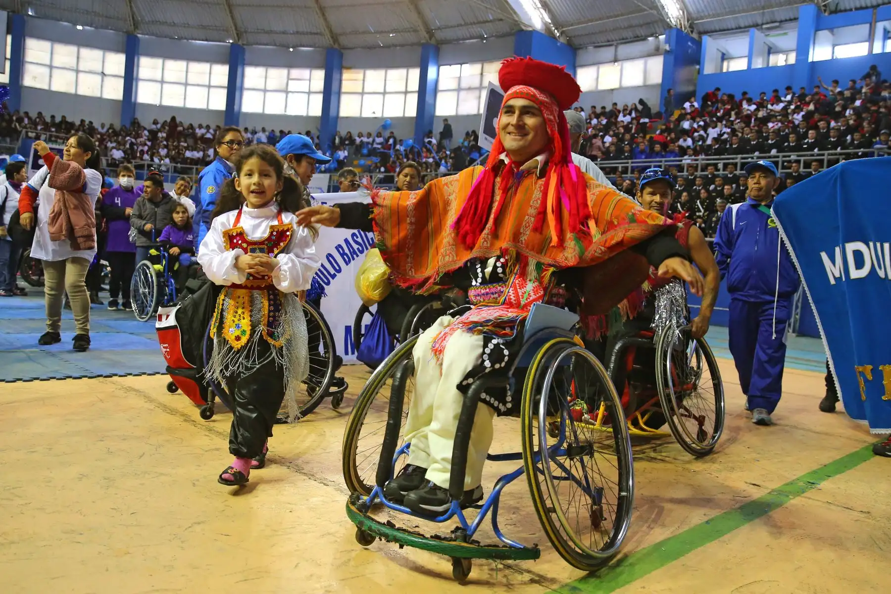 La presidenta ejecutiva de EsaSalud, Fiorella Molinelli  entrega un merecido reconocimiento a deportistas asegurados que participarán en los Juegos Parapanamericanos Lima 2019,
 Foto: ANDINA/Vidal Tarqui