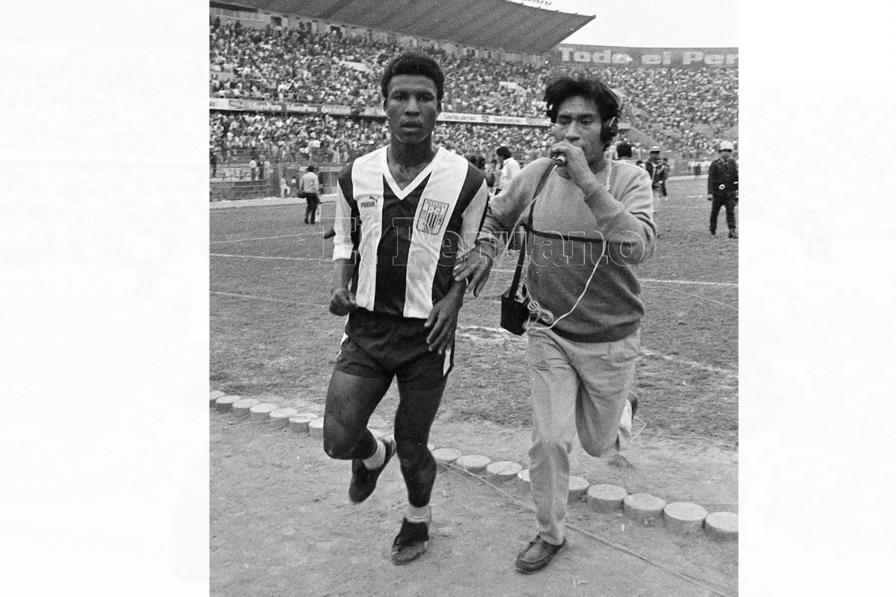 Lima - 1 noviembre 1987 / El delantero aliancista Luis Escobar fue figura  en el encuentro entre Alianza Lima y Universitario. El cuadro aliancista ganó el clásico 1-0 con gol del "Potrillo".