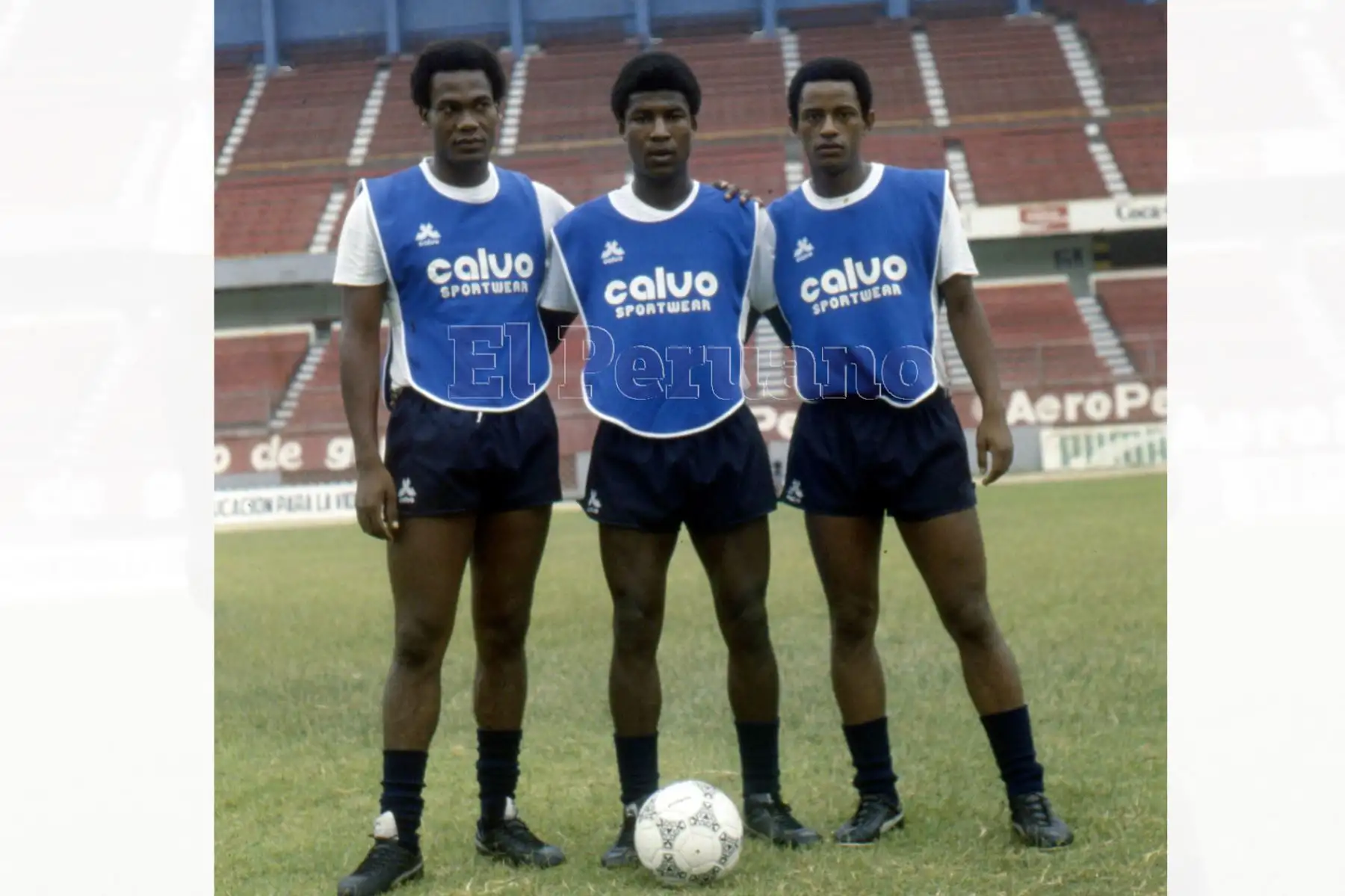 Lima - 1987 / Luis "Potrillo" Escobar junto a Guillermo La Rosa en los entrenamientos de una preselección nacional.
