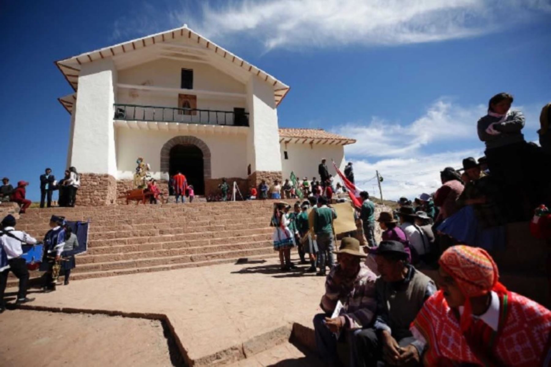 El Ministerio de Cultura y el Instituto de Conservación de Getty (GCI por sus siglas en inglés) de Estados Unidos reinauguraron hoy la iglesia Santiago Apóstol de Kuñotambo, una edificación del siglo XVII ubicada en la comunidad campesina de Kuñotambo, distrito de Rondocan, provincia de Acomayo, región Cusco.
