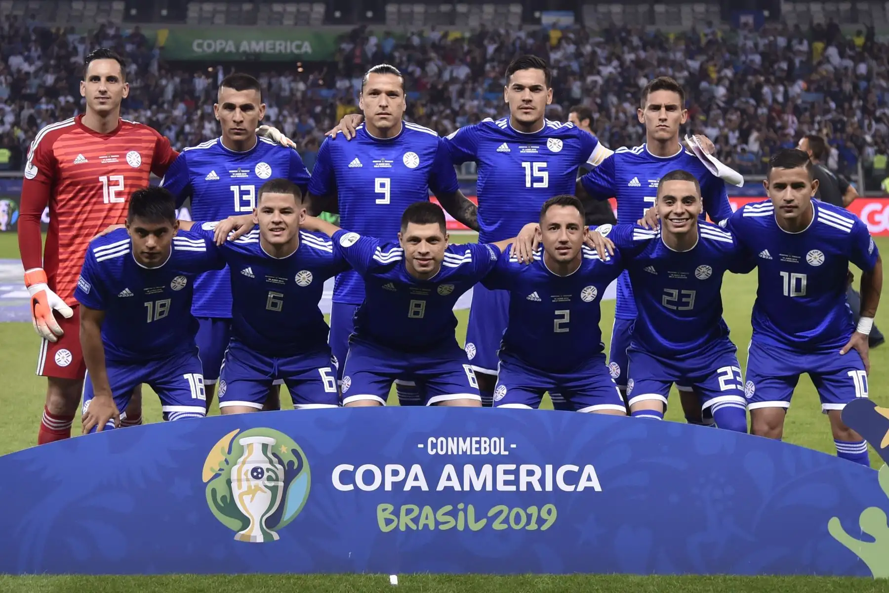 Los jugadores de Paraguay posan para las fotos antes de su partido de torneo de fútbol de la Copa América contra Argentina en el estadio Mineirao en Belo Horizonte, Brasil.
Foto: AFP