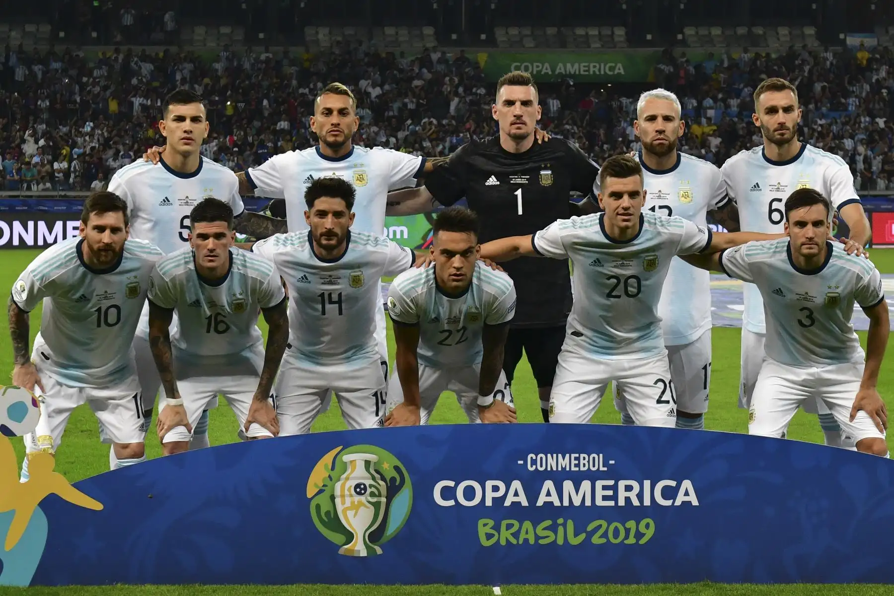 Los jugadores de Argentina posan para las fotos antes de su partido de torneo de fútbol de la Copa América contra Paraguay en el Estadio Mineirao en Belo Horizonte, Brasil.
Foto: AFP