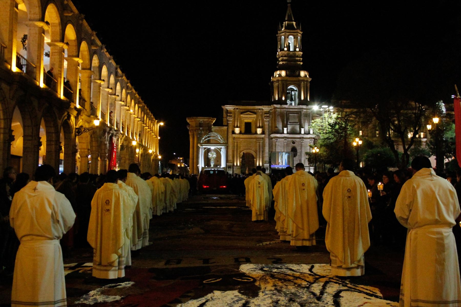 Arequipeños celebran esta noche fiesta del Corpus Christi en la plaza de Armas. ANDINA/Difusión