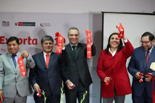 Presidente del Consejo de Ministros, Salvador del Solar y la ministra de Educación, Flor Pablo, durante inauguración de Centro Exporta 2019 en Ayacucho. Foto: PCM.