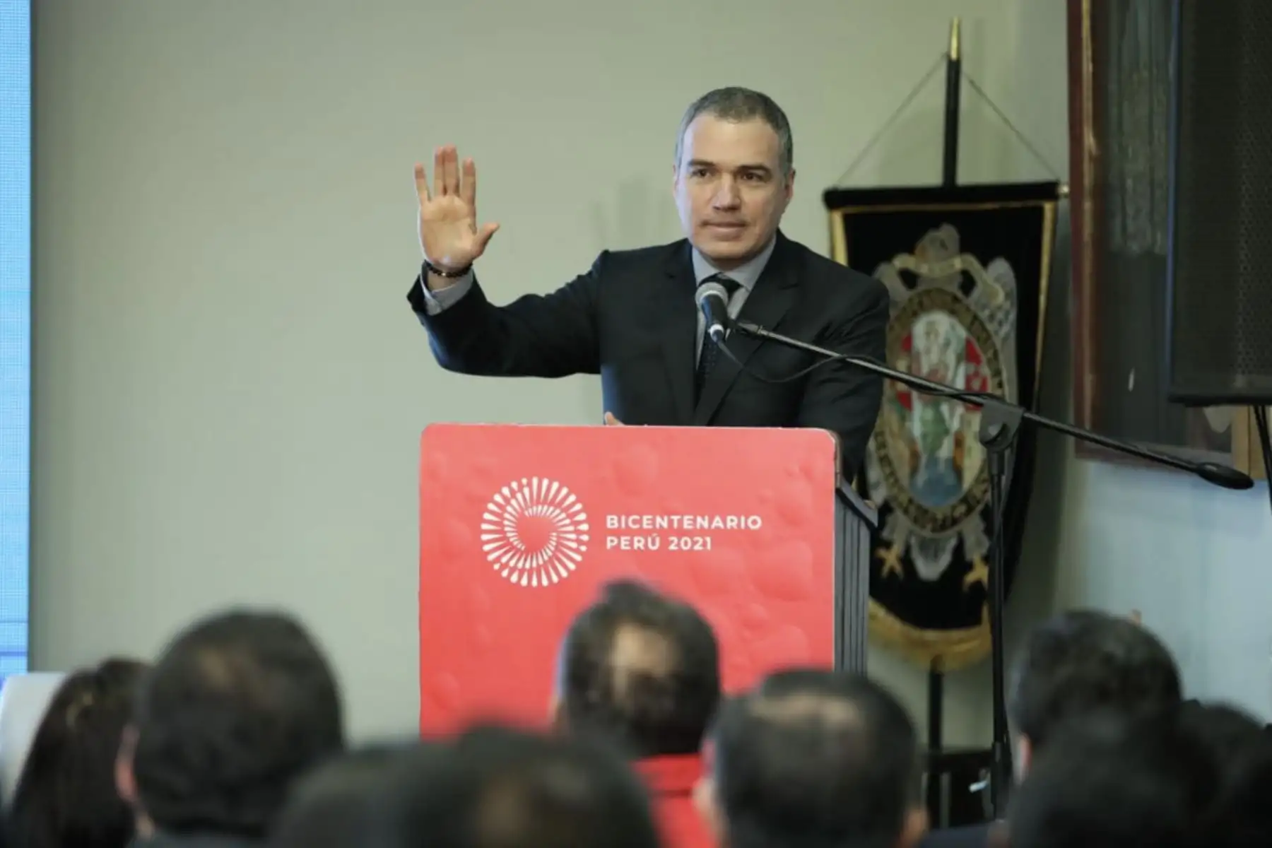 Jefe del Gabinete, Salvador del Solar junto a la ministra de Educación, Flor Pablo Medina participan del conversatorio "El País que Imaginamos" con estudiantes de la Universidad San Cristóbal de Huamanga. Foto:ANDINA/PCM