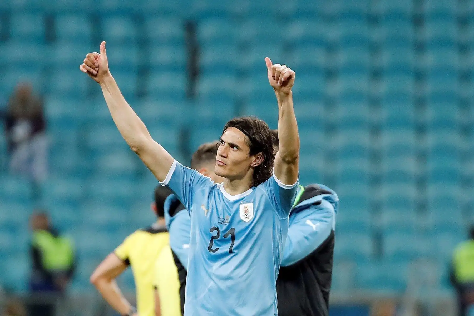 Luis Suárez de Uruguay se despide de los aficionados el partido Uruguay-Japón del Grupo C de la Copa América de Fútbol 2019, en el Estadio Arena do Grêmio de Porto Alegre, Brasil.Foto:EFE