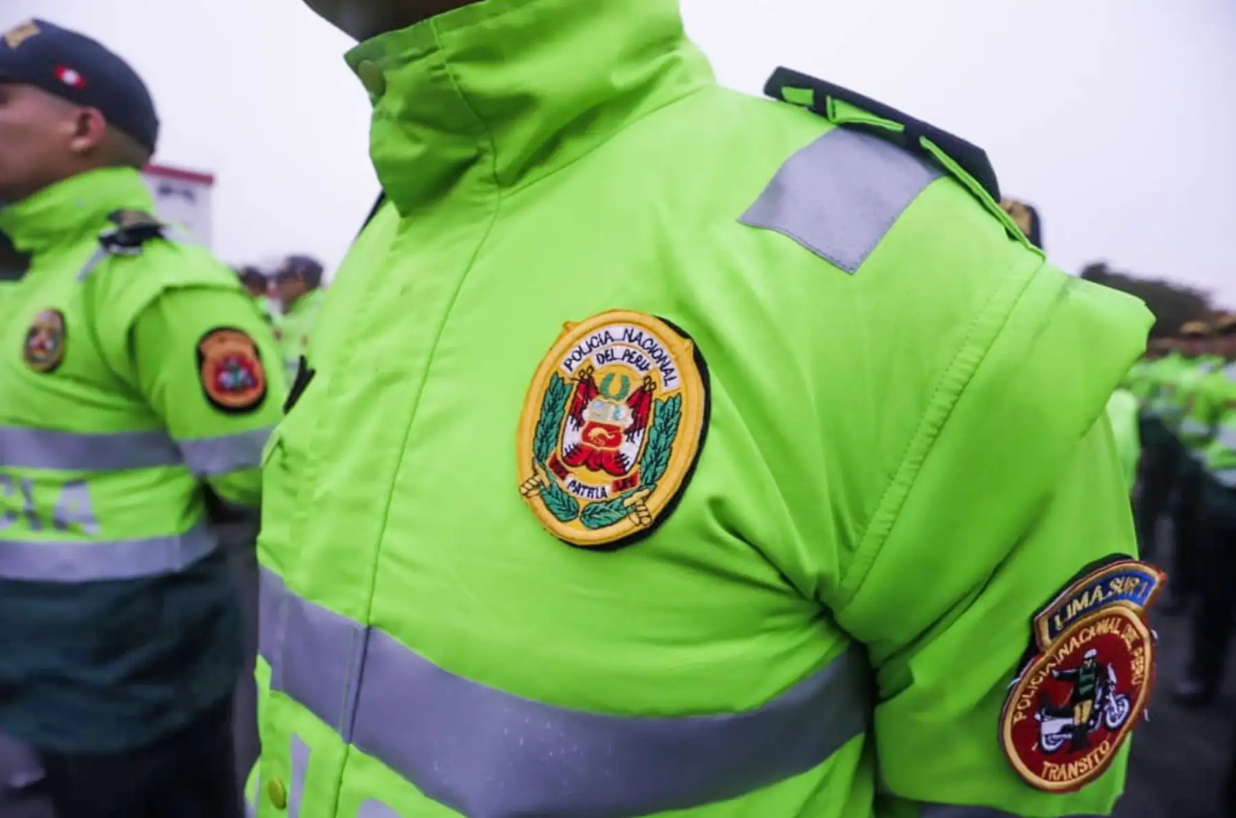 El presidente de la República, Martín Vizcarra, acompañado del ministro del Interior, Carlos Morán, encabeza la ceremonia de entrada en servicio de 6,000 efectivos egresados de las escuelas policiales, que reforzarán la seguridad ciudadana a nivel nacional. Foto: ANDINA/Prensa Presidencia