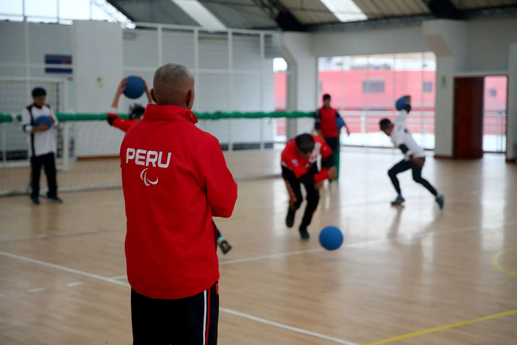 Como hay escalas de ceguera, todos los jugadores portan un antifaz que cubre sus ojos para estar en igualdad de condiciones. Foto: ANDINA/Luis Iparraguirre