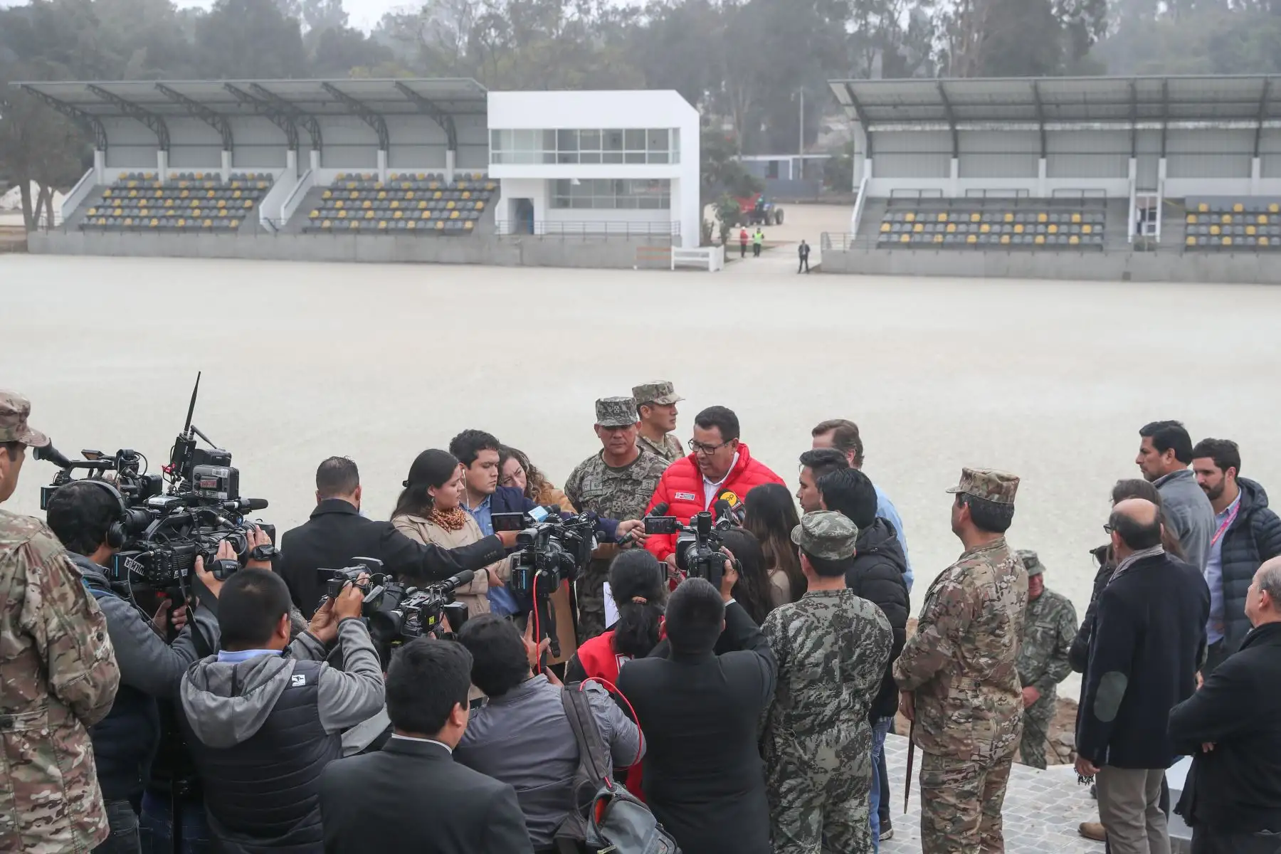 Ministro de Defensa José Huerta visitó escuela de equitación del ejercito, sede de los panamericanos 2019.Foto: ANDINA/MINDEF