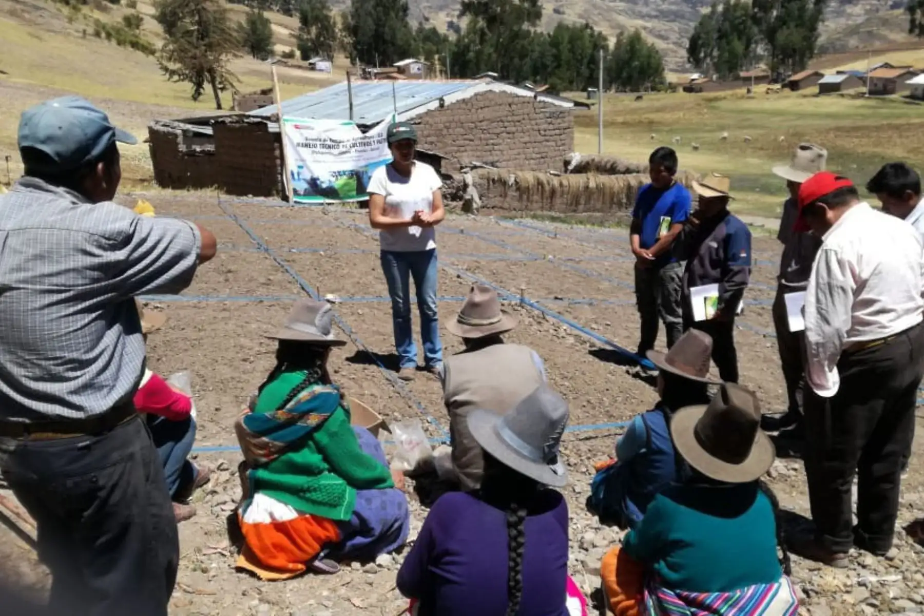 Día del Campesino: Agro Rural capacita a pequeños productores para mejorar su desempeño.