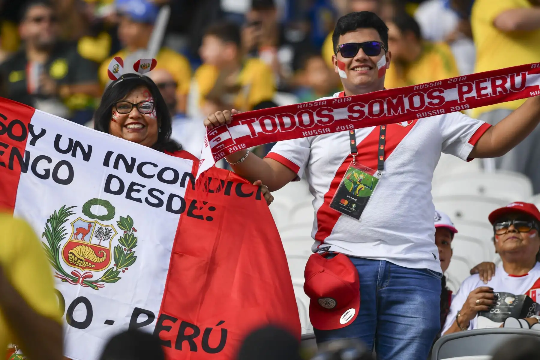 Los fanáticos de Perú esperan el inicio del partido del torneo de fútbol de la Copa América contra Brasil en el Corinthians Arena en Sao Paulo, Brasil.
Foto: AFP