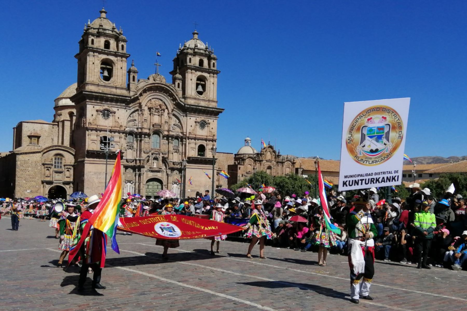 Cusco: con colorido pasacalle provincias saludan a Ciudad Imperial por su mes jubilar. Foto. Percy Hurtado