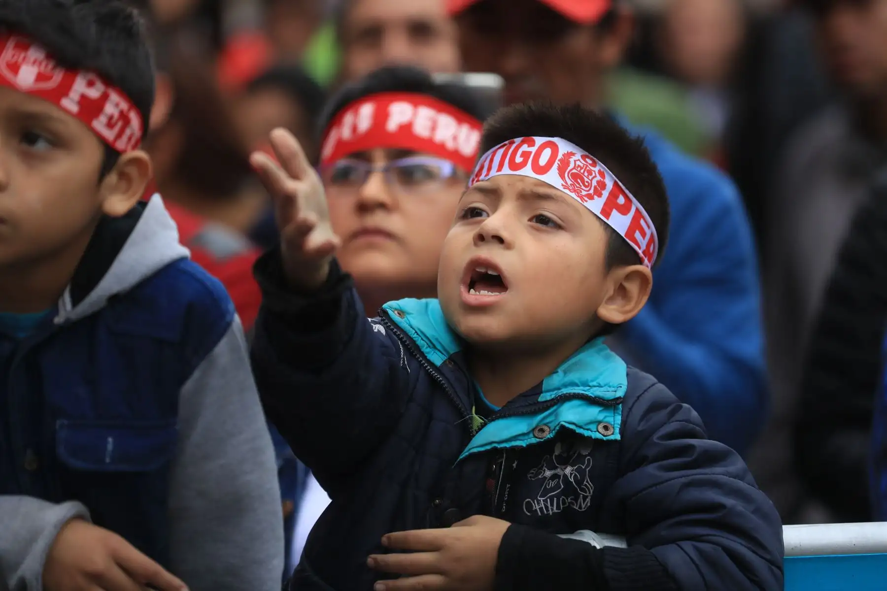 Cientos de hinchas se congregaron en la Plaza Mayor para ver el partido por copa América entre Perú y Brasil. 

Foto: ANDINA/Juan Carlos Guzmán Negrini.