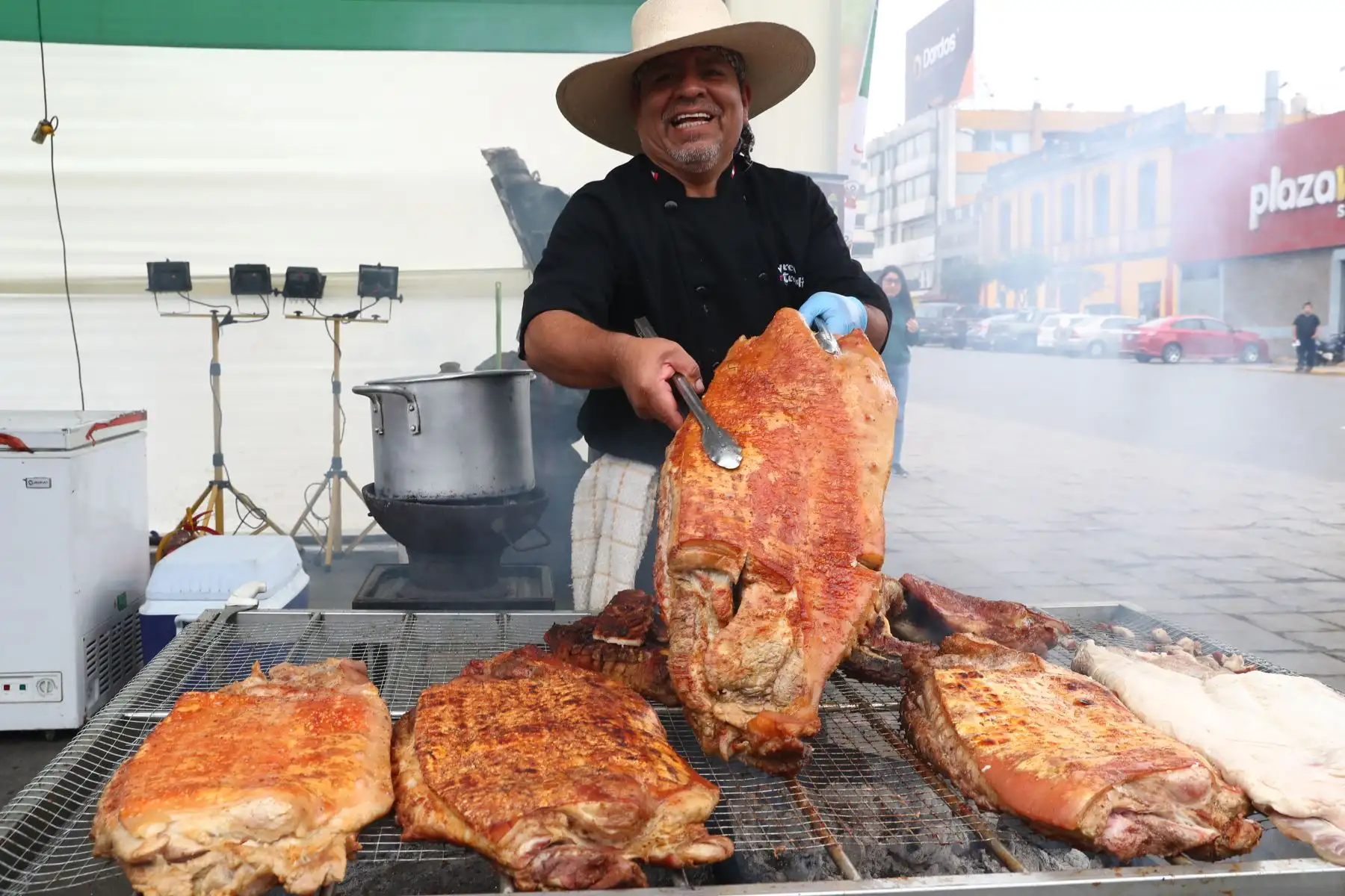 Ministerios de Agricultura y del Ambiente organizan el Festival Nacional de la Biodiversidad donde participan  productores de varias zonas del país, con más de 500 variedades de papas, así como semillas, frutos, ajíes, etc.