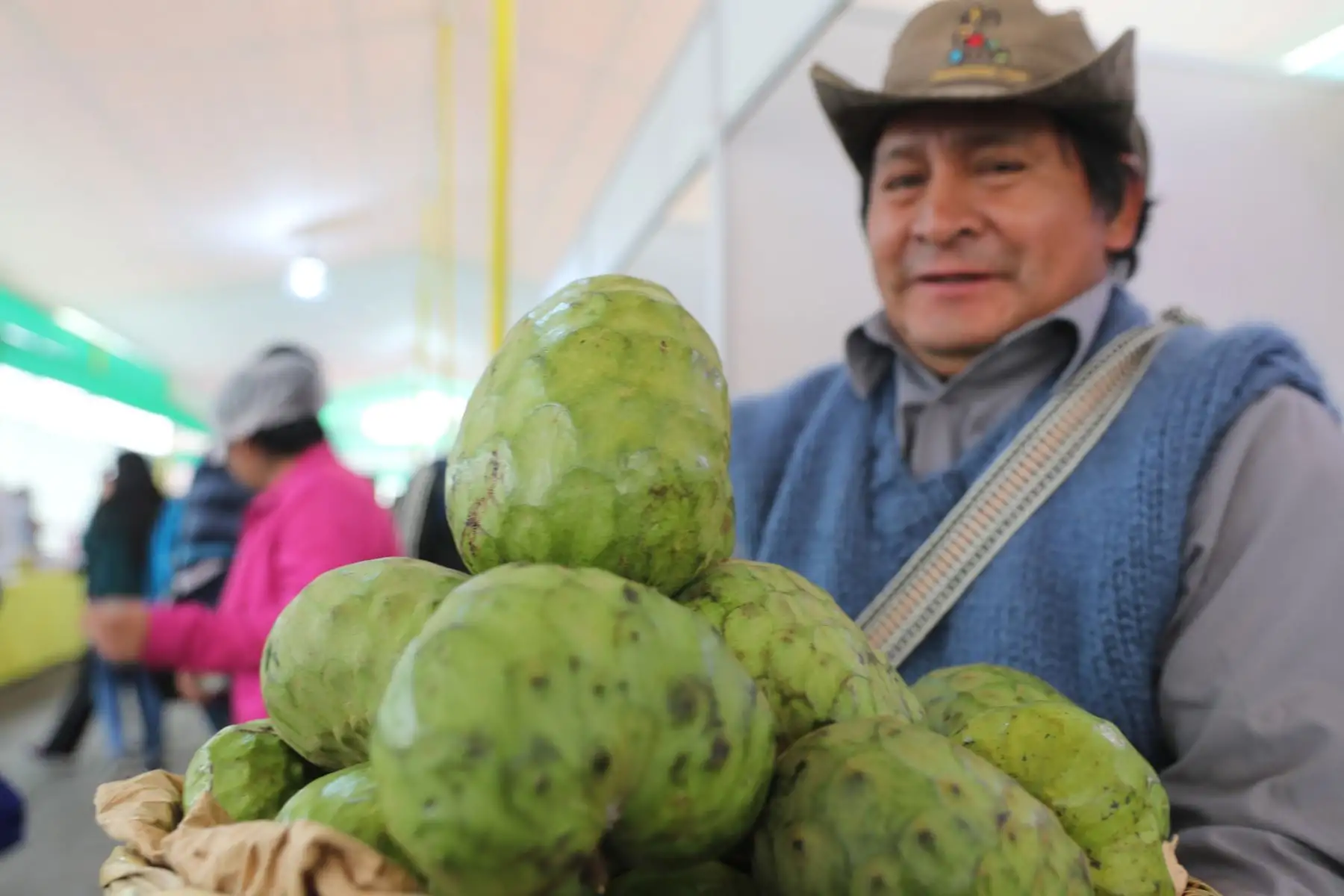 Ministerios de Agricultura y del Ambiente organizan el Festival Nacional de la Biodiversidad donde participan  productores de varias zonas del país, con más de 500 variedades de papas, así como semillas, frutos, ajíes, etc.