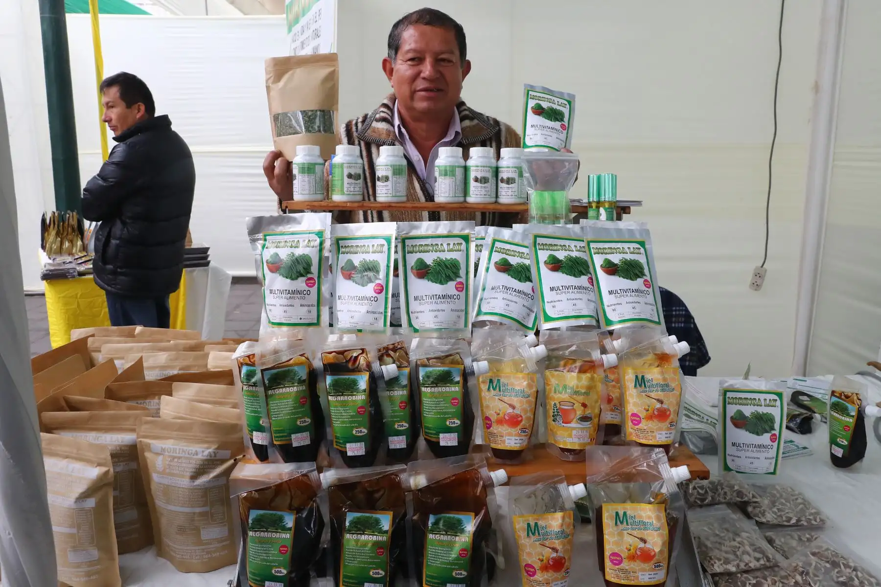 Ministerios de Agricultura y del Ambiente organizan el Festival Nacional de la Biodiversidad donde participan  productores de varias zonas del país, con más de 500 variedades de papas, así como semillas, frutos, ajíes, etc.