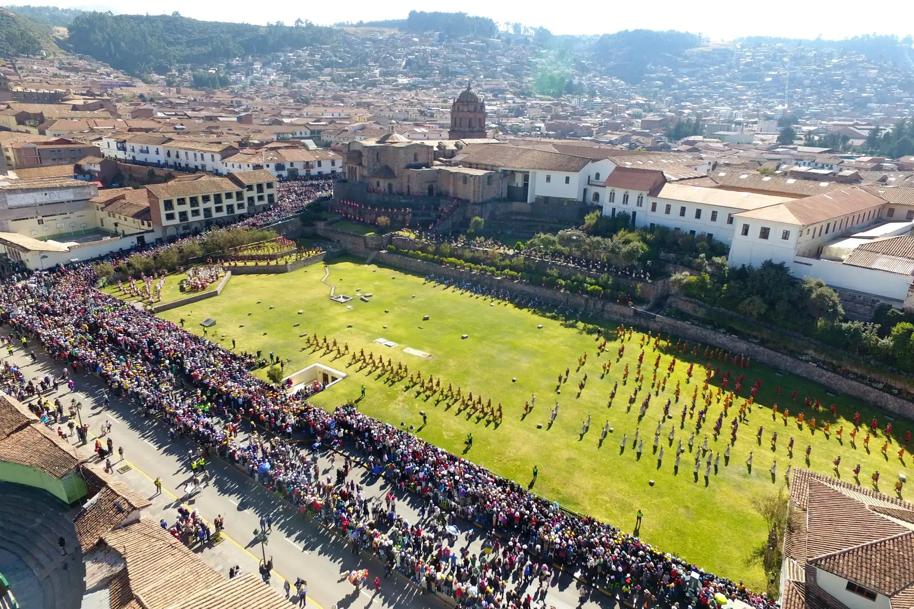 Templo del Qorikancha
En un lugar privilegiado de la capital cusqueña, concebido bajo la forma de un puma una de sus divinidades tutelares, el inca mandó a construir el Qorikancha, un fastuoso templo consagrado a reverenciar al Sol.
 Foto: ANDINA/EMUFEC