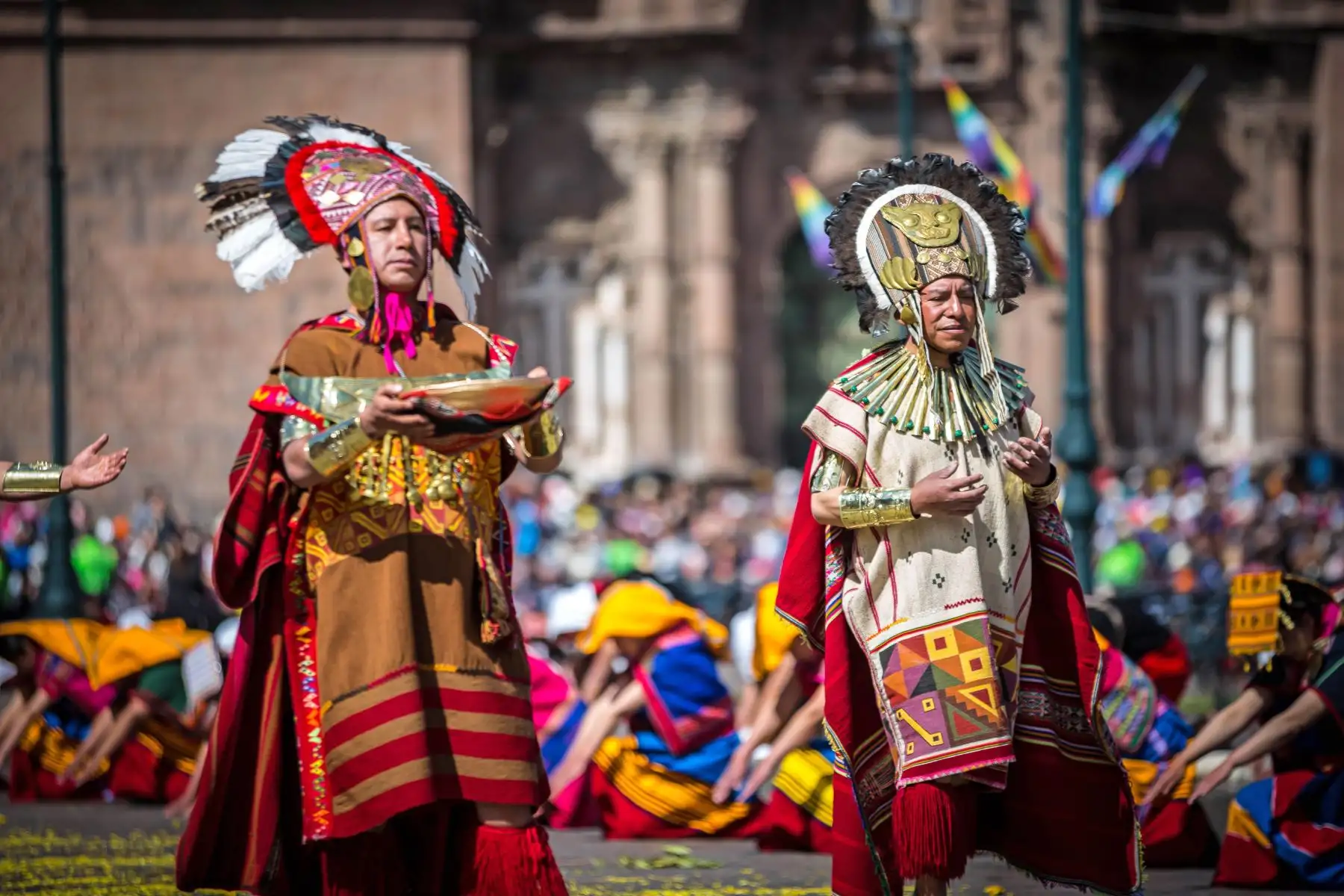Cuenta la historia que la festividad del Inti Raymi fue instituida por el inca Pachacútec, en el siglo XV. Comenzó como una tradición religioso-cultural, que se celebraba cada solsticio de invierno (21 de junio) en honor al Sol, para que este no se alejara. Seis siglos después, se ha convertido en una ceremonia de interés turístico y cultural. Foto: ANDINA/EMUFEC