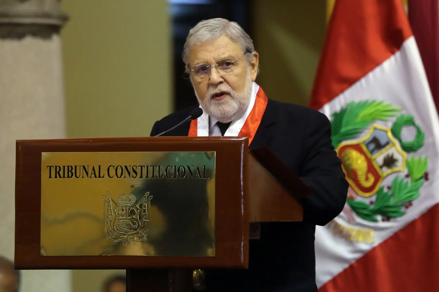 El presidente del tribunal constitucional Ernesto Blume Fortin presidio ceremonia del vigesimotercer aniversario institucional a la que asistieron autoridades políticas, judiciales y otras personalidades del campo jurídico .Foto: ANDINA/Jhony Laurente