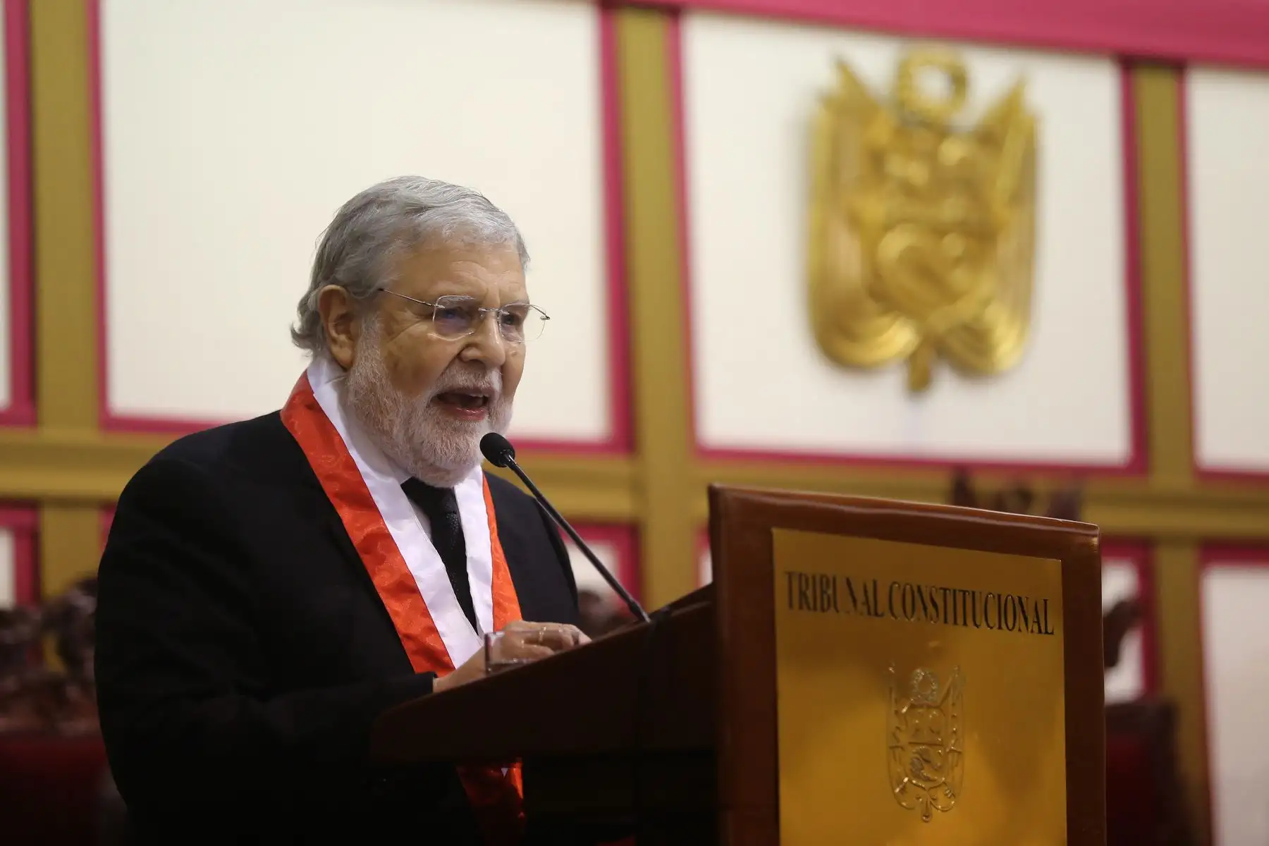 El presidente del tribunal constitucional Ernesto Blume Fortin presidio ceremonia del vigesimotercer aniversario institucional a la que asistieron autoridades políticas, judiciales y otras personalidades del campo jurídico .Foto: ANDINA/Jhony Laurente