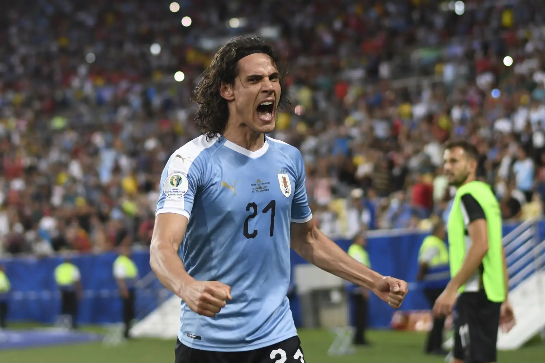 Edinson Cavani de Uruguay celebra después de anotar contra Chile durante su partido de torneo de fútbol de Copa América en el estadio Maracana en Río de Janeiro, Brasil. Foto:AFP