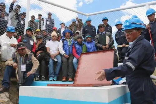 El PNSR promueve la estrategia para incrementar el porcentaje de hogares rurales con acceso a agua clorada en las regiones de Cusco, Puno y Piura.