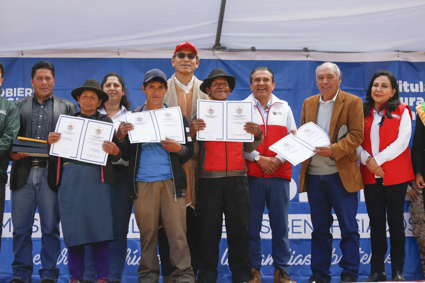 Jefe de Estado Martin Vizcarra presidió ceremonia de entrega de títulos de propiedad rural en la región La Libertad con motivo del Día del Campesino.Foto: ANDINA/Prensa Presidencia