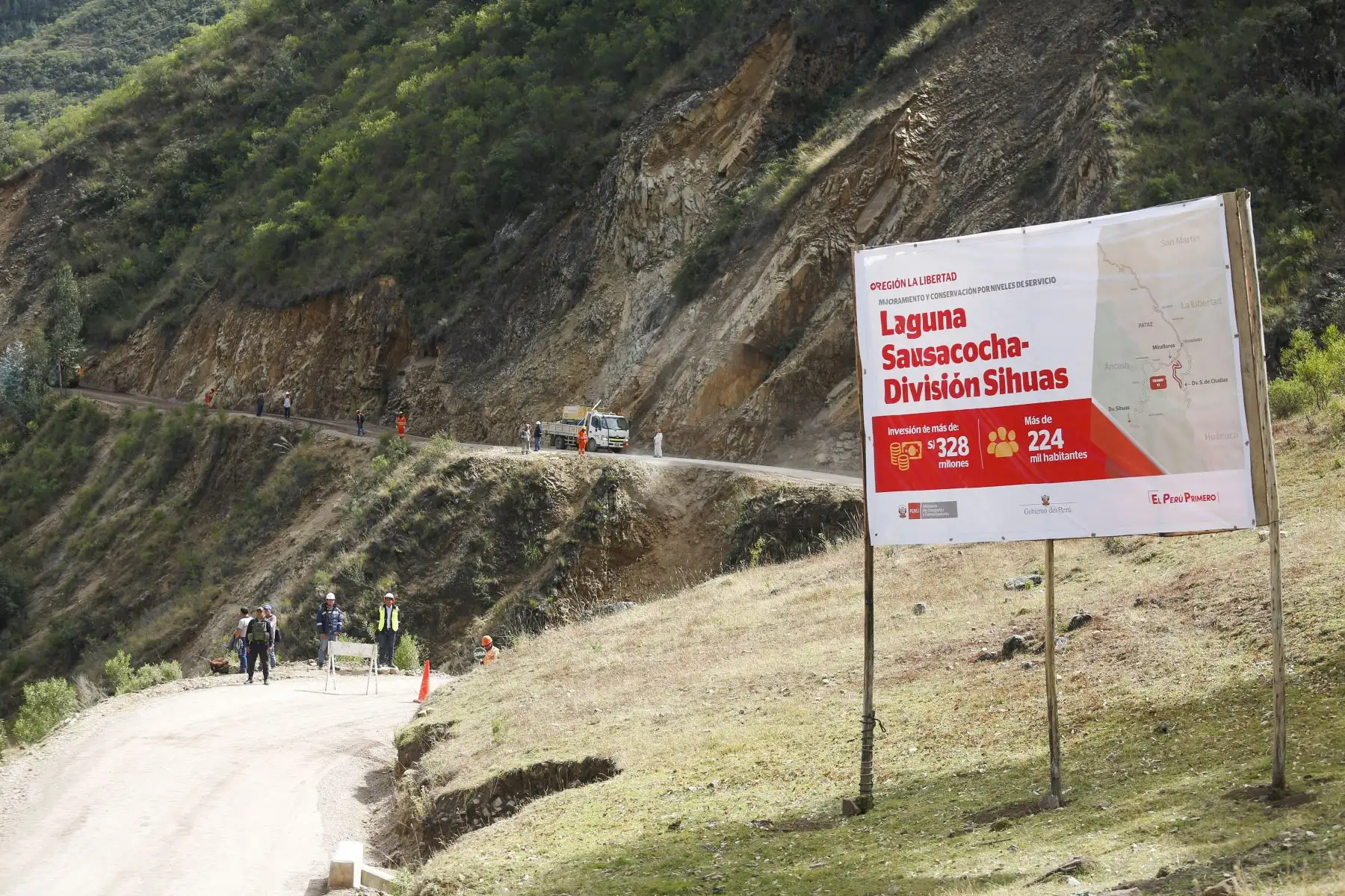 Presidente Martin Vizcarra supervisó trabajos de mejoramiento del corredor vial que une la Libertad y Áncash: Tramo17, CP Miraflores - Santiago de Challas. Foto:ANDINA/Prensa Presidencia