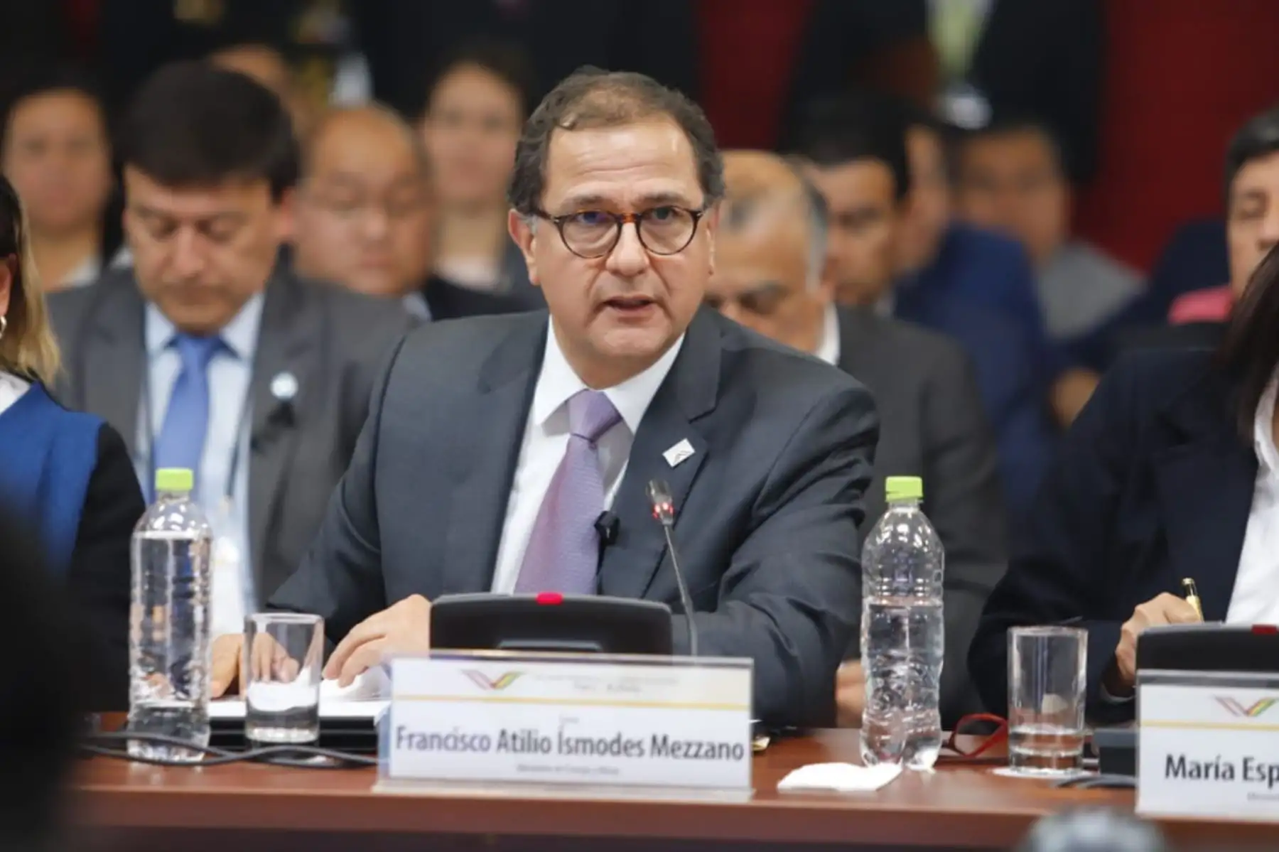Ministro de Energía y Minas Francisco Ismodes Mezzano, expone durante el V Gabinete Binacional Perú-Bolivia, en Ilo Moquegua.Foto:ANDINA/Prensa Presidencia