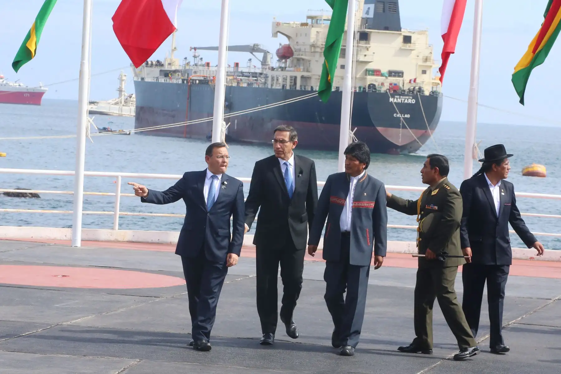 Fotografía Oficial del Encuentro Presidencial y V Gabinete Binacional Perú-Bolivia. Foto: ANDINA/Vidal Tarqui
