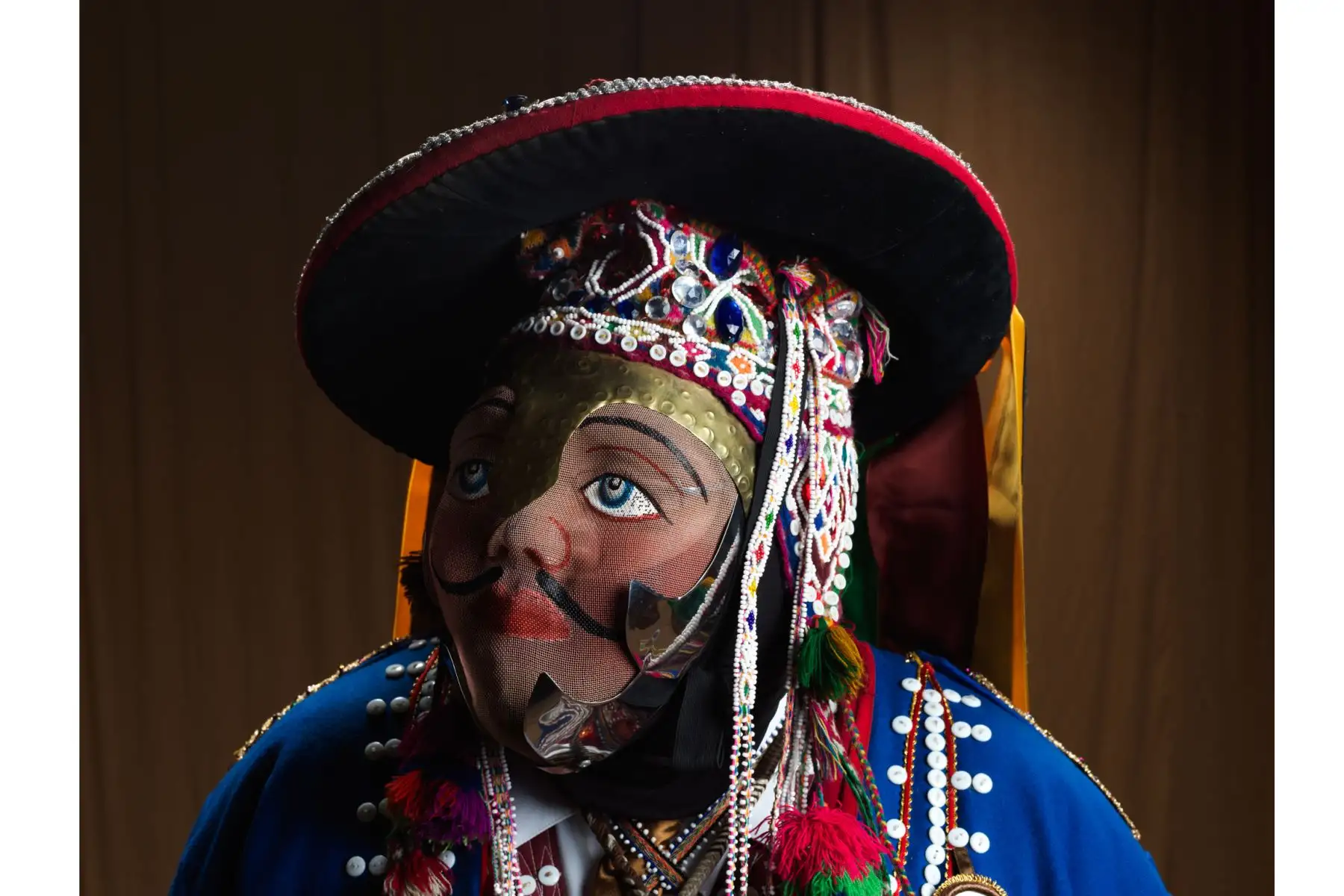 Exposición: Señor de Quyllur Rit’i. El Señor de la nieve brillante. Traje con tradición e identidad.
Foto: Cortesía Inti Pachurin