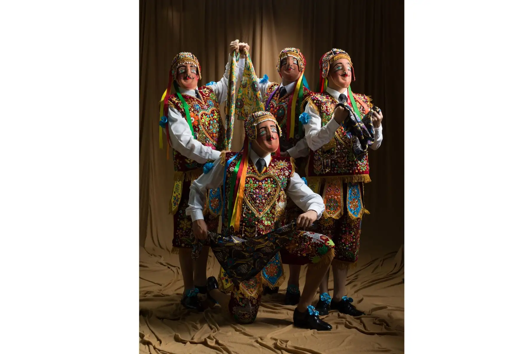 Exposición: Señor de Quyllur Rit’i. El Señor de la nieve brillante. Traje con tradición e identidad.
Foto: Cortesía Inti Pachurin