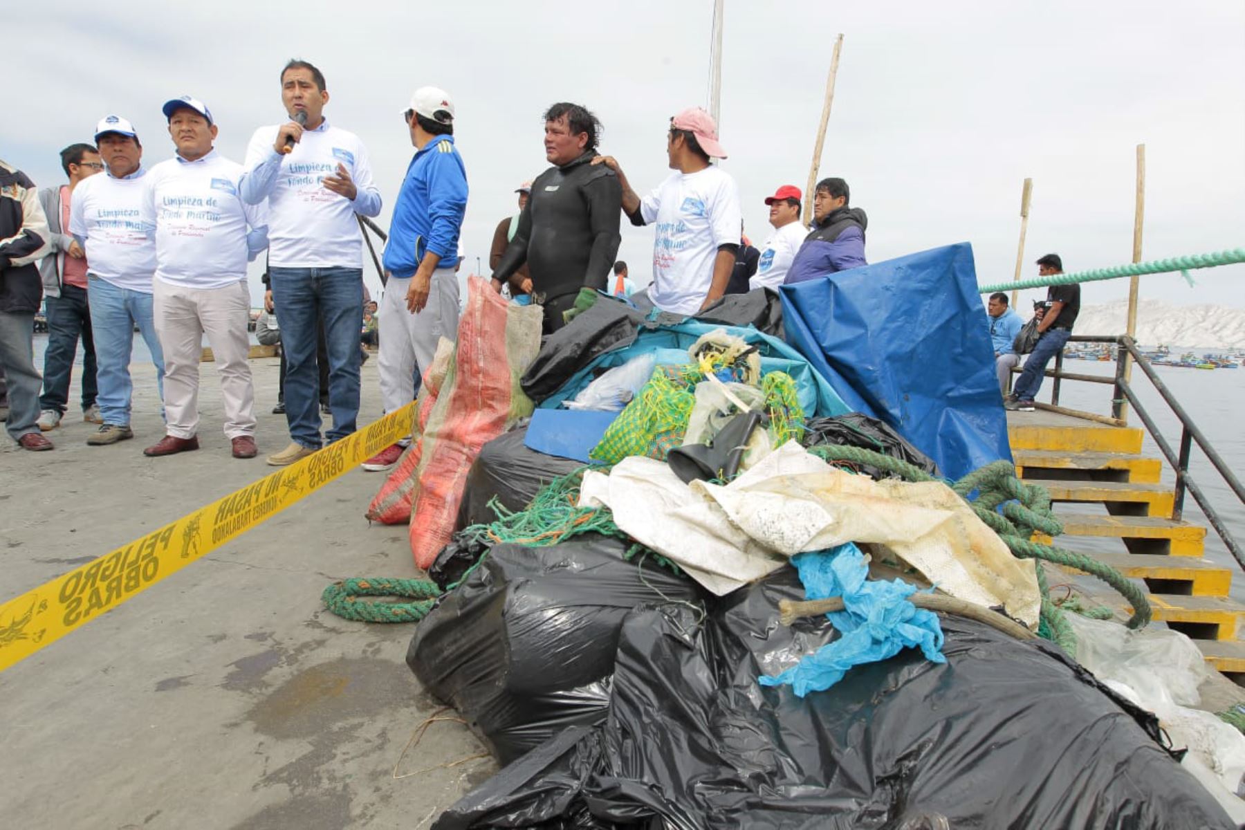 Por el Día de San Pedrito buzos limpian el fondo marino de Chimbote. ANDINA/Difusión