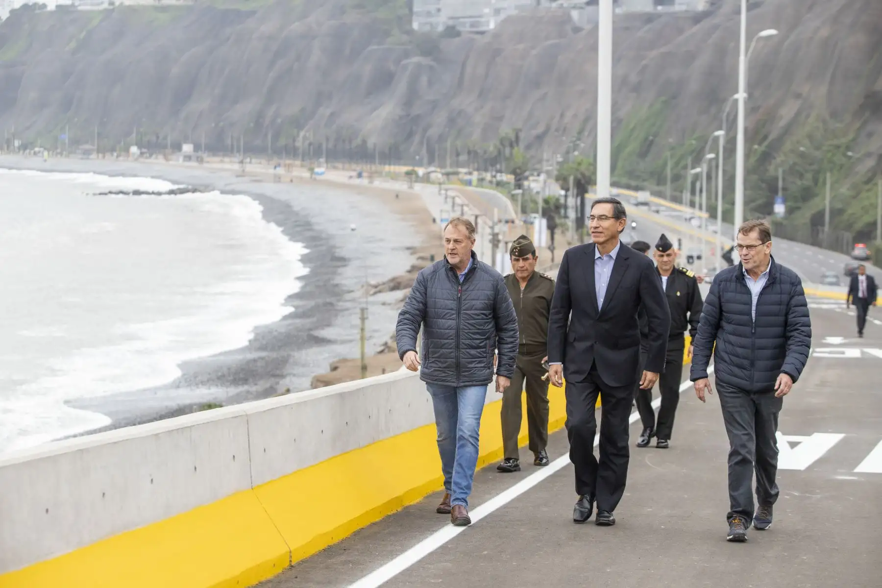 Presidente de la República, Martín Vizcarra, el alcalde de Lima, Jorge Muñoz y  Carlos Neuhaus, presidente de la Comisión Organizadora de los Juegos Panamericanos Lima 2019 participan de la inauguración del Viaducto Armendáriz. 
Foto: ANDINA/Prensa Presidencia Presidente de la República, Martín Vizcarra, el alcalde de Lima, Jorge Muñoz y  Carlos Neuhaus, presidente de la Comisión Organizadora de los Juegos Panamericanos Lima 2019 participan de la inauguración del Viaducto Armendáriz. 
Foto: ANDINA/Prensa Presidencia