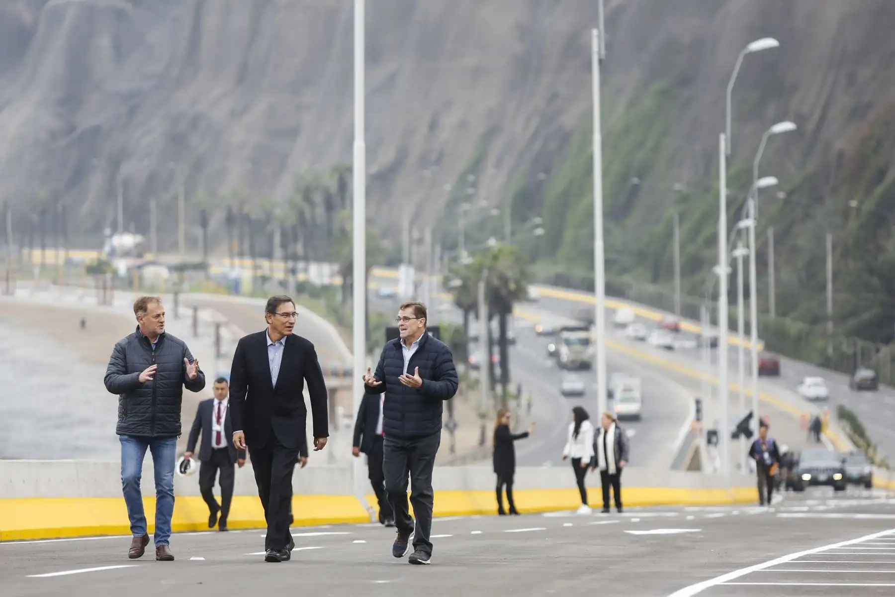 Presidente de la República, Martín Vizcarra, el alcalde de Lima, Jorge Muñoz y  Carlos Neuhaus, presidente de la Comisión Organizadora de los Juegos Panamericanos Lima 2019 participan de la inauguración del Viaducto Armendáriz. 
Foto: ANDINA/Prensa Presidencia Presidente de la República, Martín Vizcarra, el alcalde de Lima, Jorge Muñoz y  Carlos Neuhaus, presidente de la Comisión Organizadora de los Juegos Panamericanos Lima 2019 participan de la inauguración del Viaducto Armendáriz. 
Foto: ANDINA/Prensa Presidencia