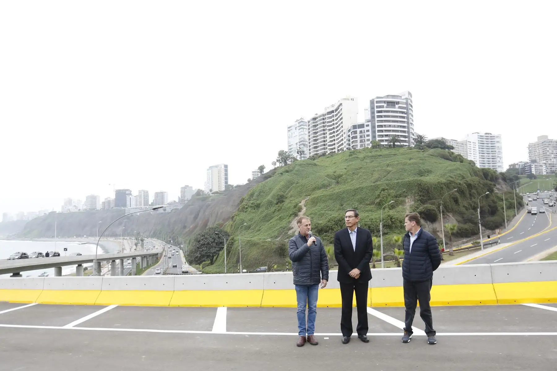 Presidente de la República, Martín Vizcarra, el alcalde de Lima, Jorge Muñoz y  Carlos Neuhaus, presidente de la Comisión Organizadora de los Juegos Panamericanos Lima 2019 participan de la inauguración del Viaducto Armendáriz. 
Foto: ANDINA/Prensa Presidencia Presidente de la República, Martín Vizcarra, el alcalde de Lima, Jorge Muñoz y  Carlos Neuhaus, presidente de la Comisión Organizadora de los Juegos Panamericanos Lima 2019 participan de la inauguración del Viaducto Armendáriz. 
Foto: ANDINA/Prensa Presidencia