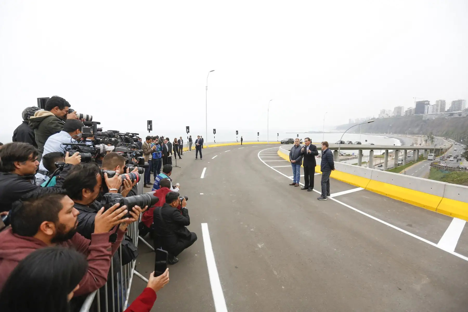 Presidente de la República, Martín Vizcarra, el alcalde de Lima, Jorge Muñoz y  Carlos Neuhaus, presidente de la Comisión Organizadora de los Juegos Panamericanos Lima 2019 participan de la inauguración del Viaducto Armendáriz. 
Foto: ANDINA/Prensa Presidencia Presidente de la República, Martín Vizcarra, el alcalde de Lima, Jorge Muñoz y  Carlos Neuhaus, presidente de la Comisión Organizadora de los Juegos Panamericanos Lima 2019 participan de la inauguración del Viaducto Armendáriz. 
Foto: ANDINA/Prensa Presidencia