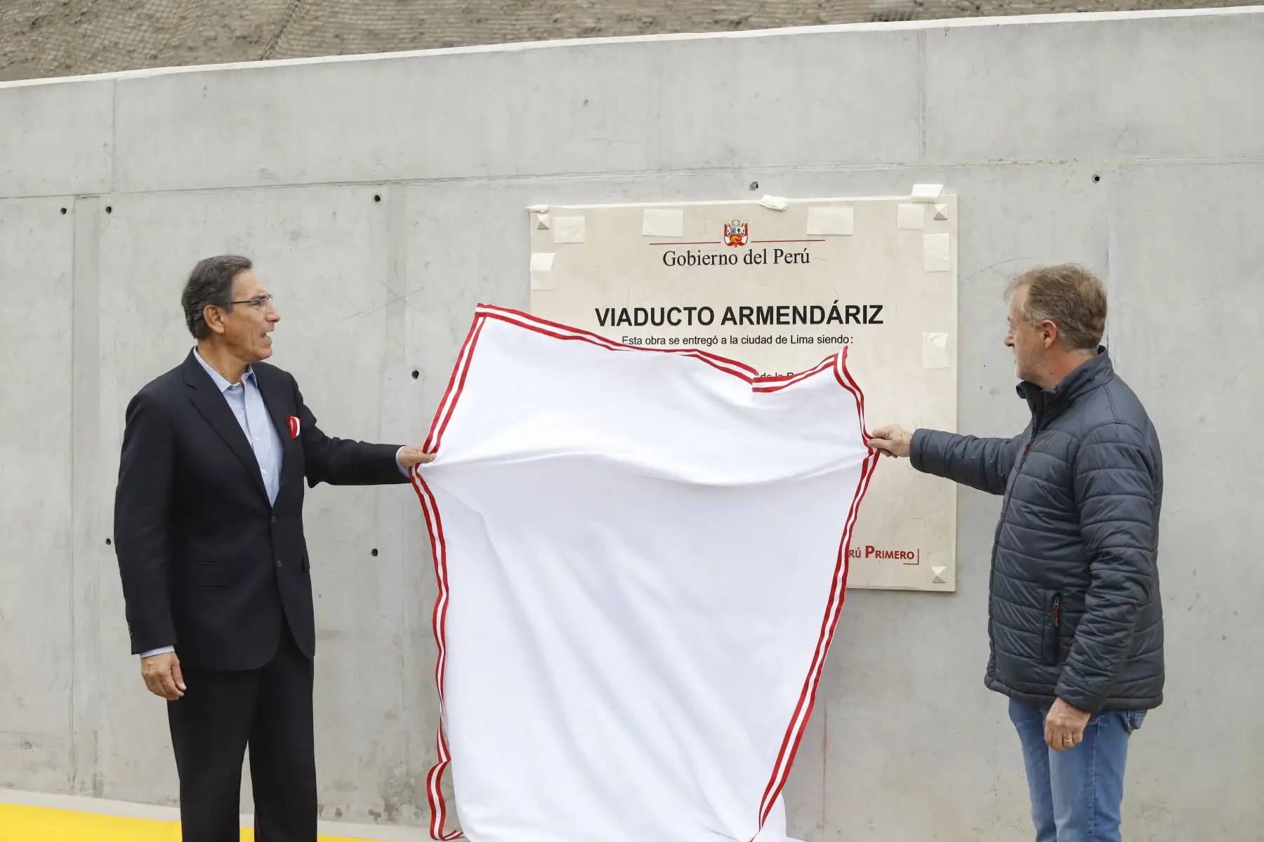 Presidente de la República, Martín Vizcarra, el alcalde de Lima, Jorge Muñoz y  Carlos Neuhaus, presidente de la Comisión Organizadora de los Juegos Panamericanos Lima 2019 participan de la inauguración del Viaducto Armendáriz. 
Foto: ANDINA/Prensa Presidencia Presidente de la República, Martín Vizcarra, el alcalde de Lima, Jorge Muñoz y  Carlos Neuhaus, presidente de la Comisión Organizadora de los Juegos Panamericanos Lima 2019 participan de la inauguración del Viaducto Armendáriz. 
Foto: ANDINA/Prensa Presidencia