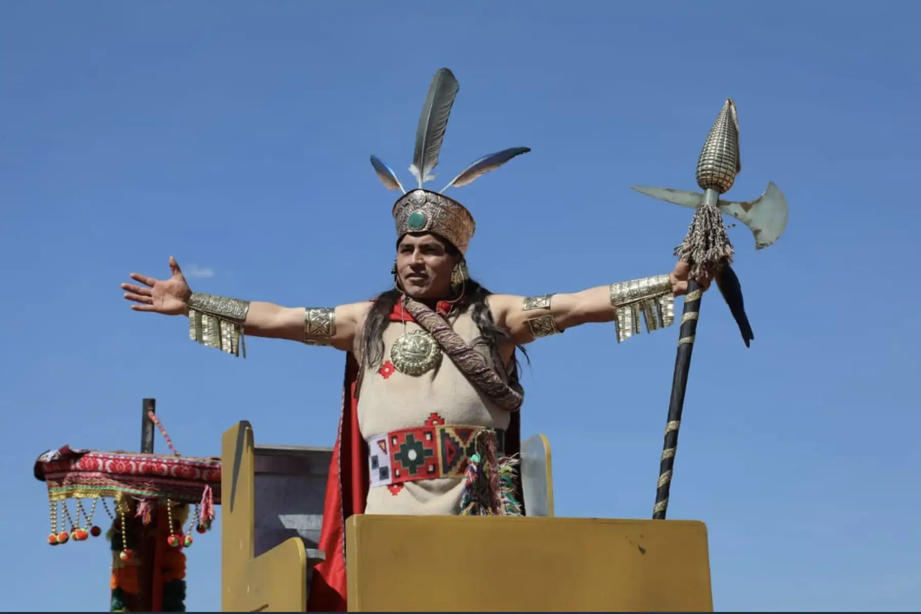 Más de 300 internos artistas escenificaron hoy en la explanada del penal Cusco Varones la fiesta incaica “Llactaman Cutiriq Raymy” palabra quechua que significa “Vuelve la fiesta a mi pueblo”en el ex penal de Quencoro. Foto: Cortesía MINJUS