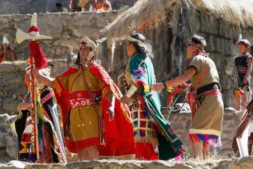 El drama Ollantay narra el amor prohibido entre el general Ollantay y Kusiqoyllur, la hija del inca Pachacútec.