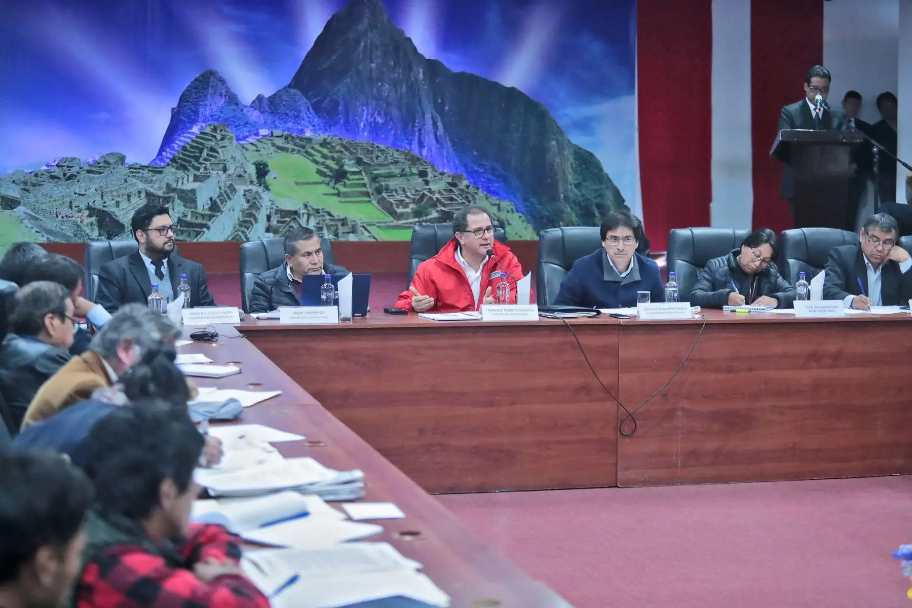 El ministro de Energía y Minas, Francisco Ísmodes Mezzano, en el Cusco Foto: Minem